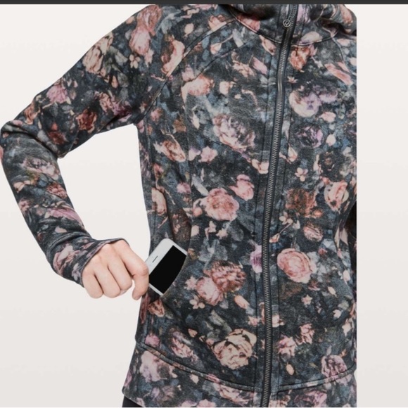 Lululemon Scuba Hoodie *Light
Cotton Fleece
Frosted Rose Multi size 6 - Picture 3 of 10